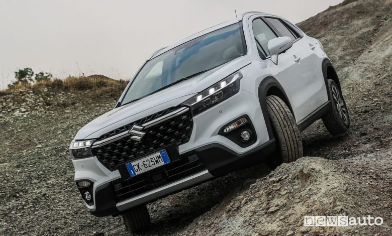 Suzuki S-Cross Full Hybrid 140V, caratteristiche e prezzi