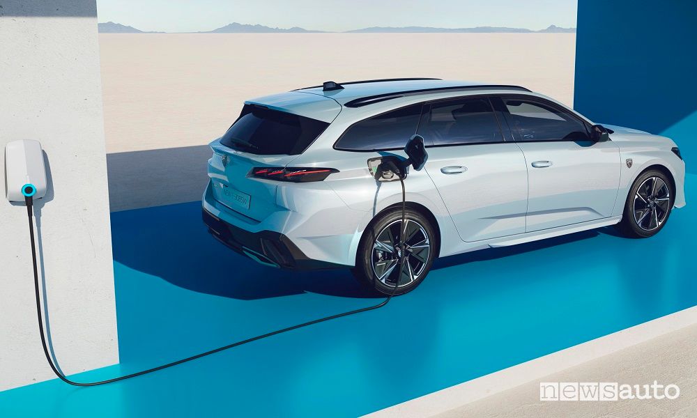 Peugeot e-308 elettrica, caratteristiche, autonomia e prezzo