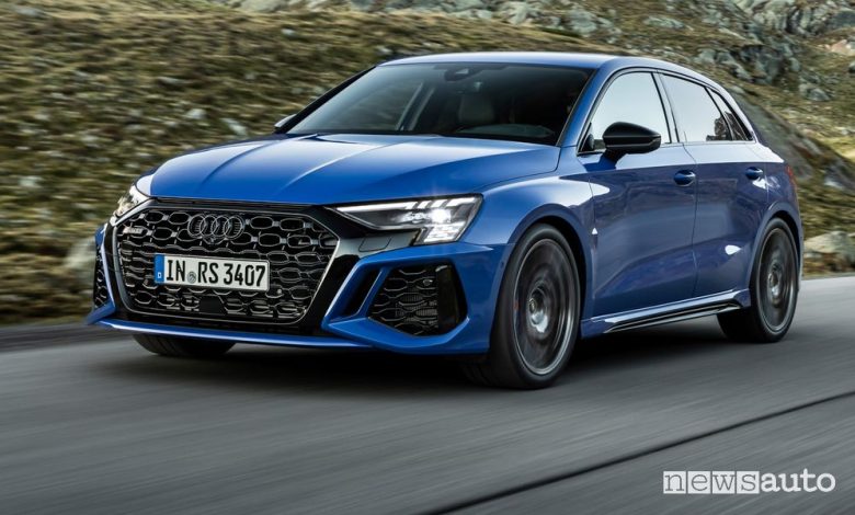 Audi RS 3 Sportback performance edition anteiore 3/4 su strada