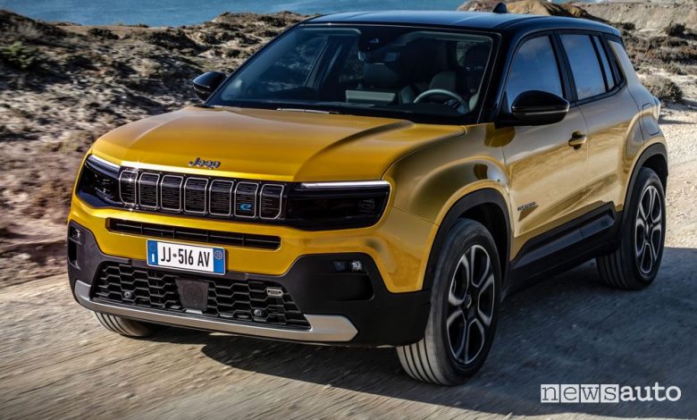 Jeep Avenger anteriore 3/4 su strada