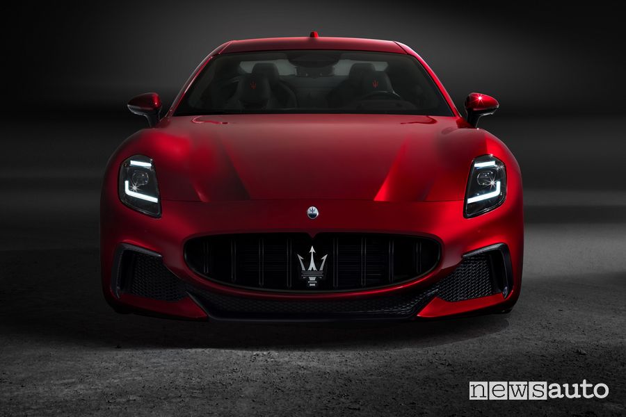 Vista frontale Maserati GranTurismo Trofeo