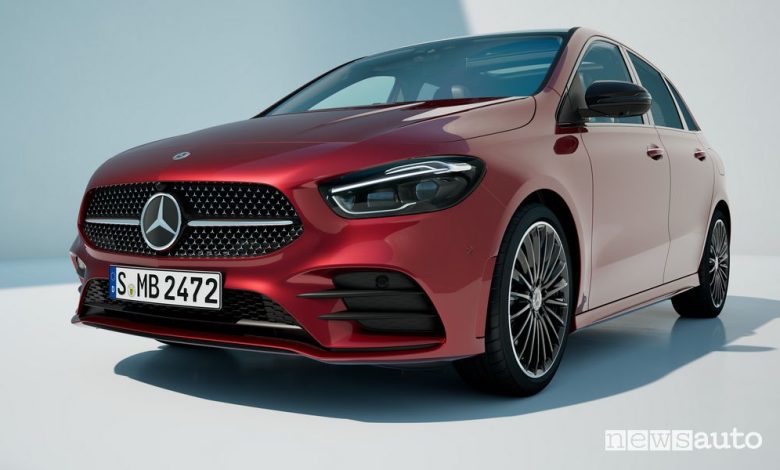 Vista di profilo nuova Mercedes-Benz Classe B 250 e