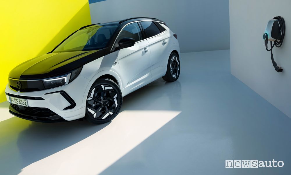 Opel Grandland GSe wallbox per la ricarica