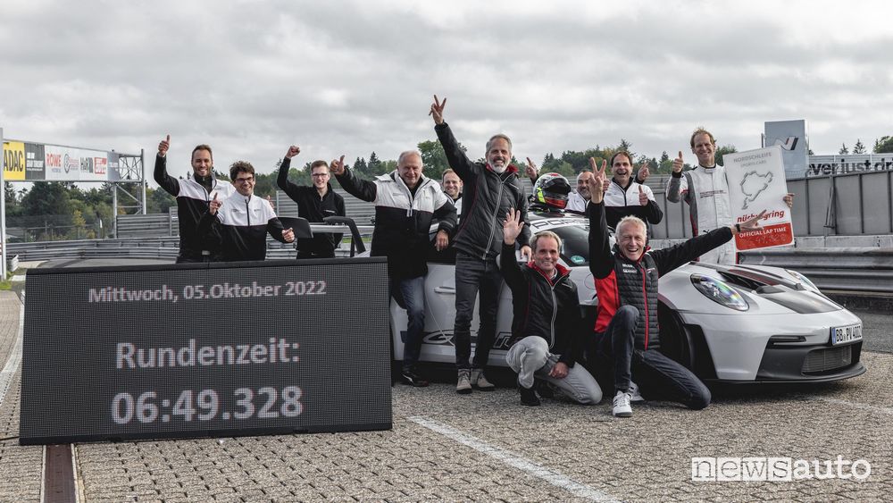 Porsche 911 GT3 RS record al Nurburgring