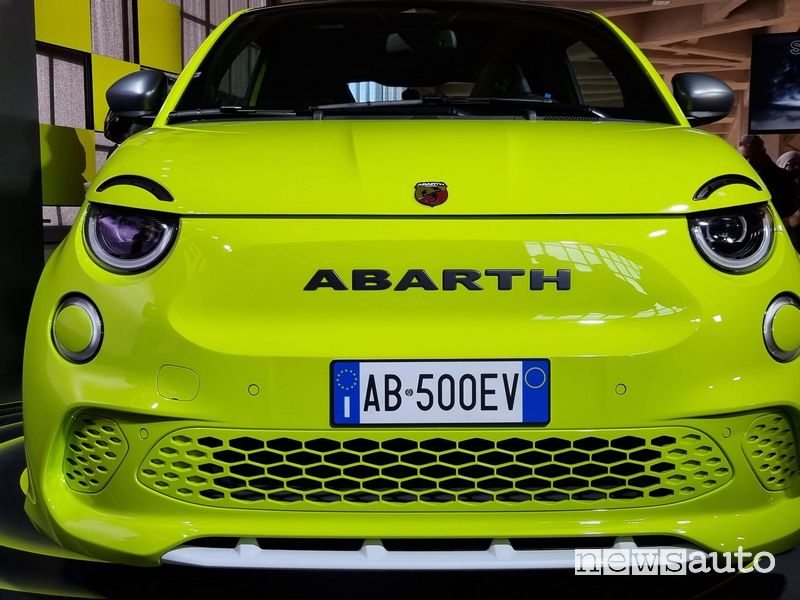 Abarth 500e elettrica frontale
