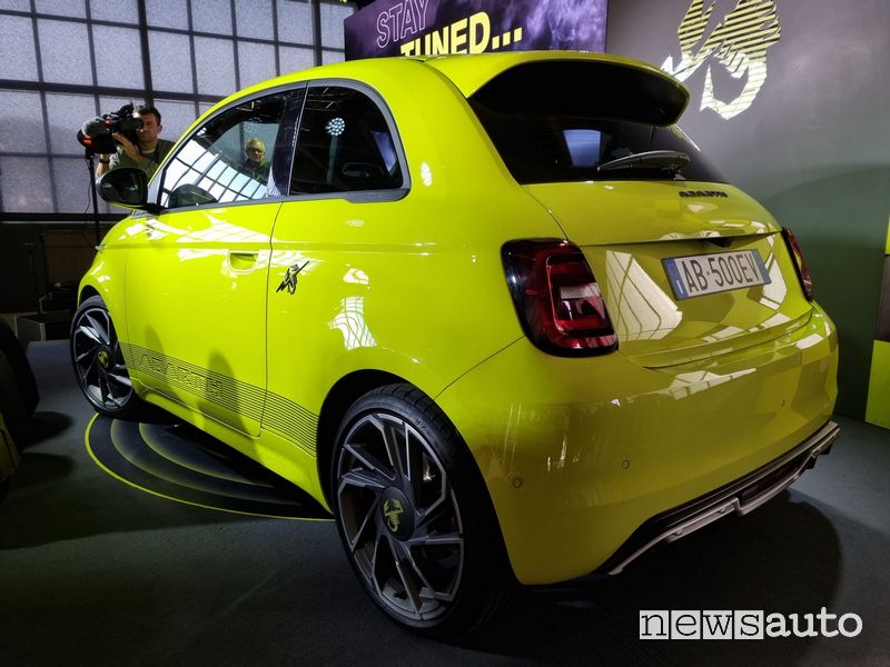 Abarth 500e elettrica posteriore 3/4