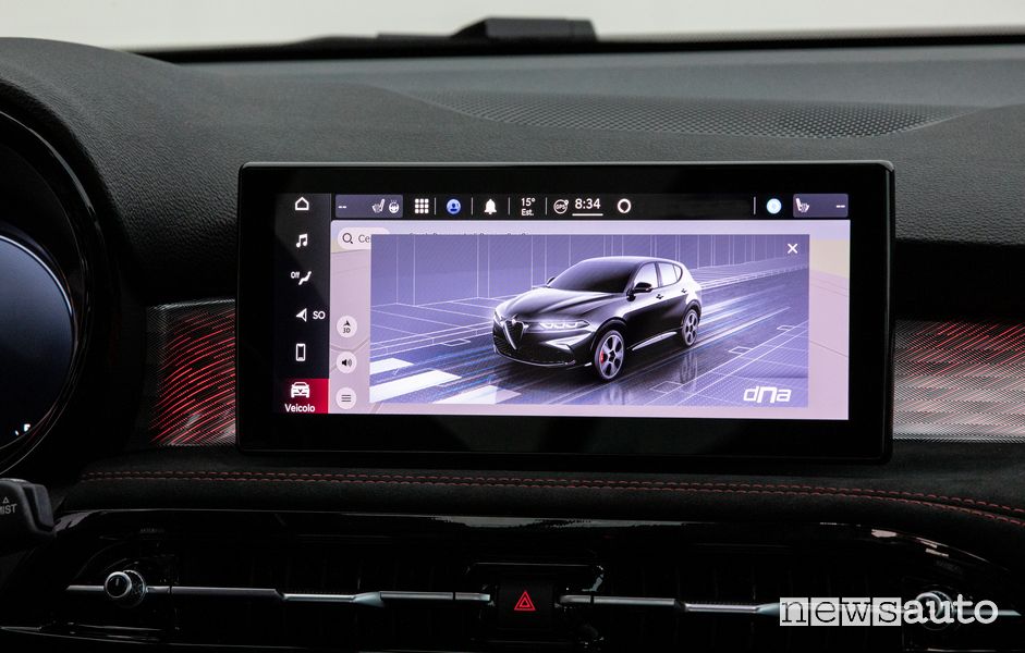 Alfa Romeo Tonale Plug-In Hybrid Q4 display infotainment