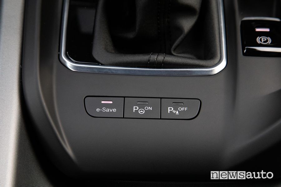 Alfa Romeo Tonale Plug-In Hybrid Q4 tasti modalità di guida