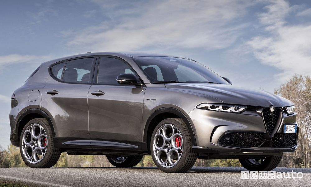 Alfa Romeo Tonale Plug-In Hybrid Q4 Speciale anteriore 3/4
