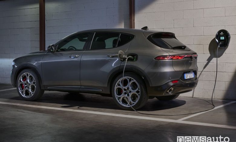 Alfa Romeo Tonale Plug-In Hybrid Q4 Speciale in ricarica