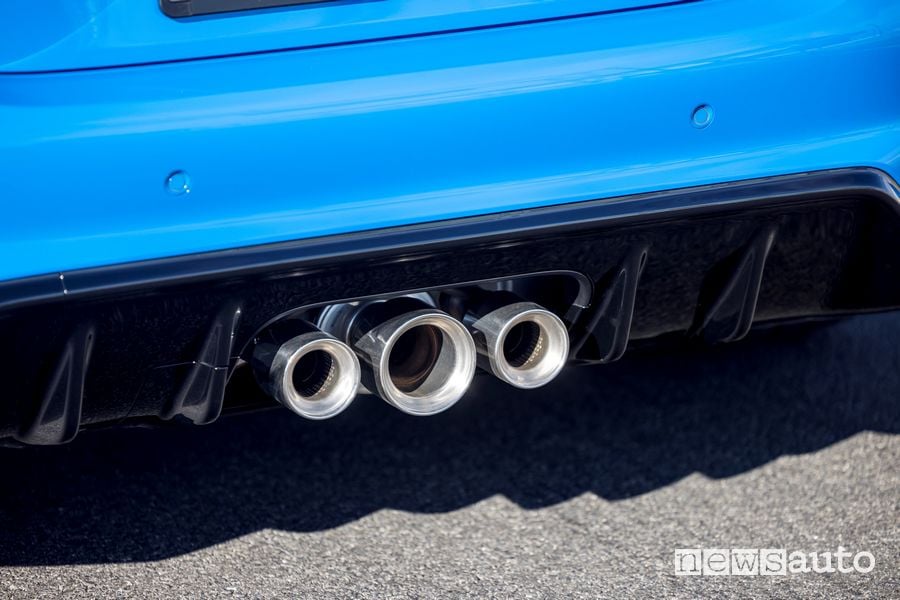 Nuova Honda Civic Type R blue triplo scarico posteriore