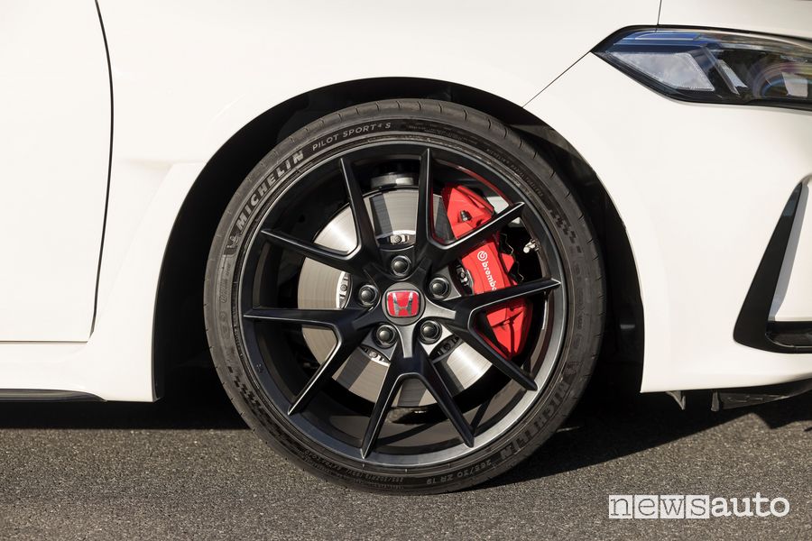 Nuova Honda Civic Type R cerchi in lega da 19"