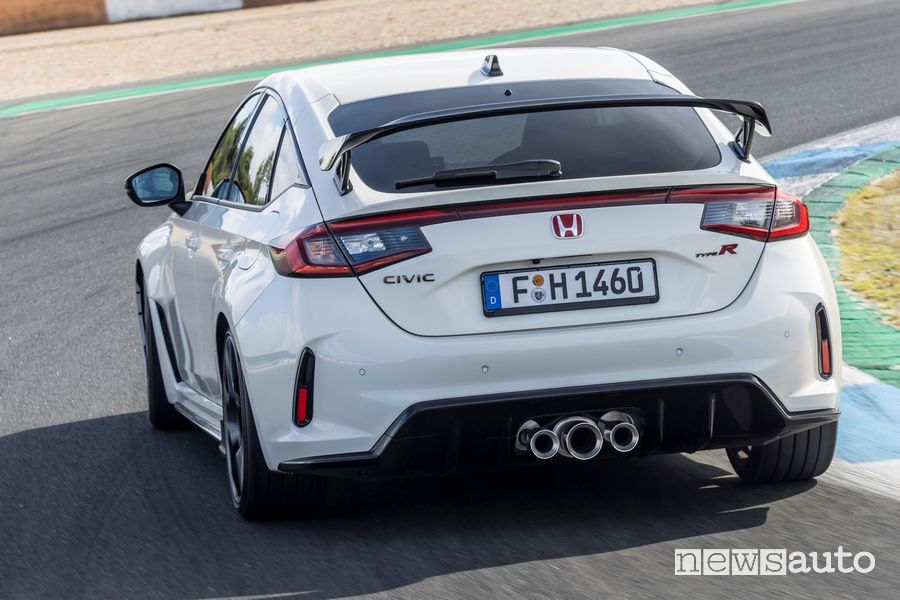 Nuova Honda Civic Type R posteriore in pista