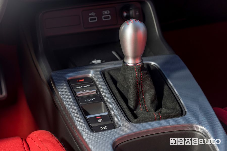 Nuova Honda Civic Type R leva cambio manuale