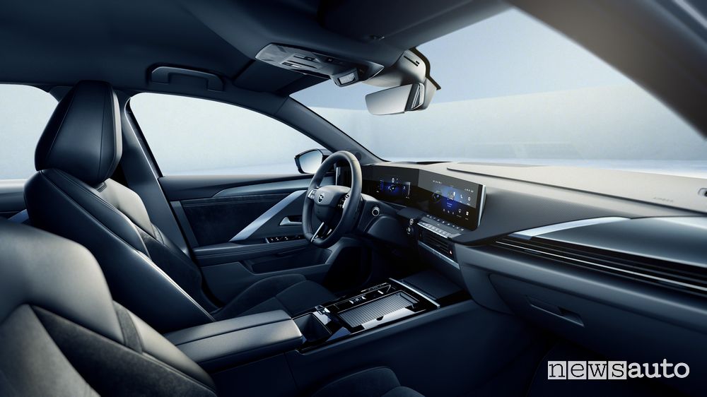 Opel Astra Electric Sport Tourer abitacolo