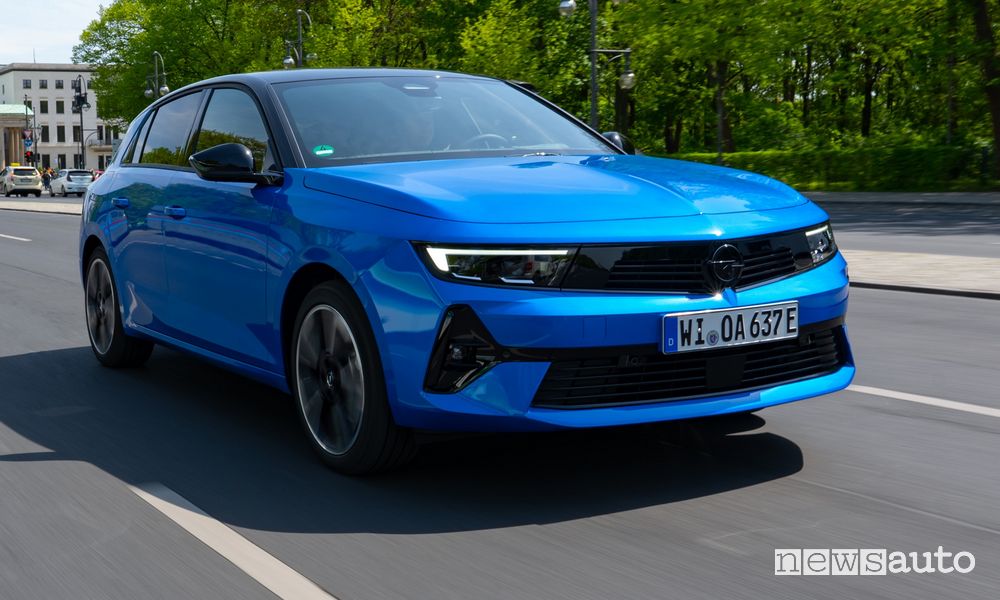 Opel Astra elettrica, caratteristiche, autonomia e prezzo