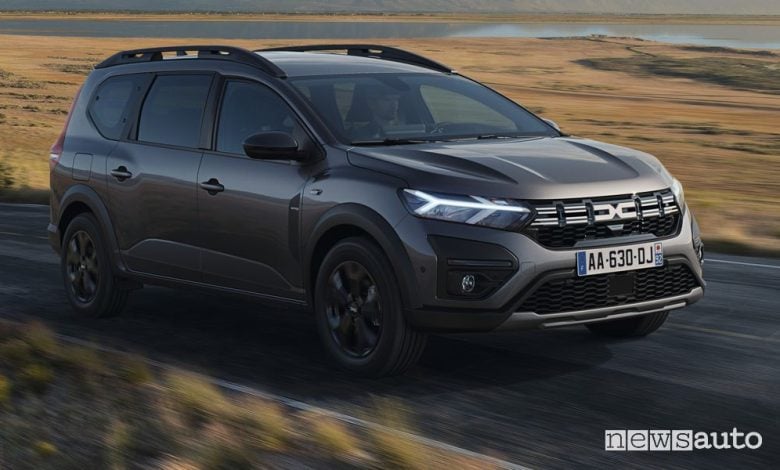 Dacia Jogger Hybrid 140 su strada