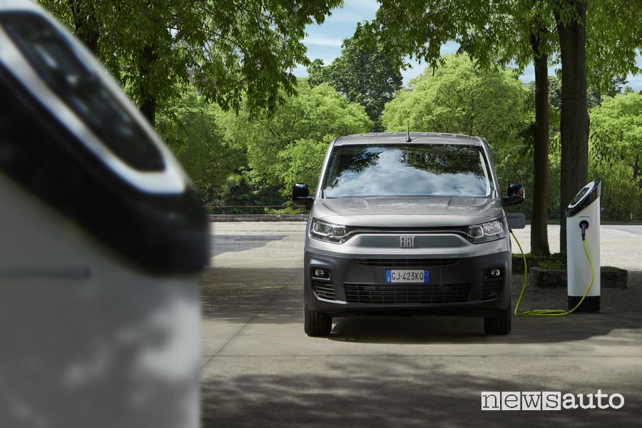Fiat E-Doblò Van elettrico in ricarica