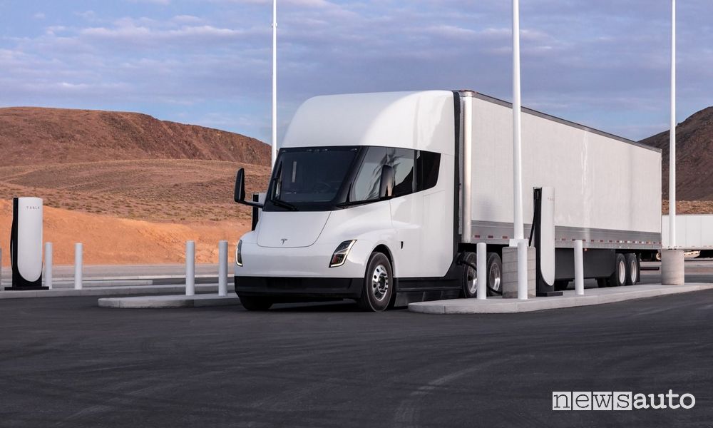 Tesla Semi camion elettrico Tesla