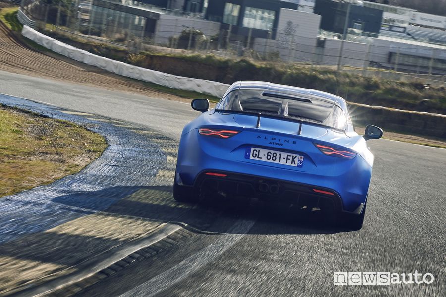 Alpine A110 R in pista