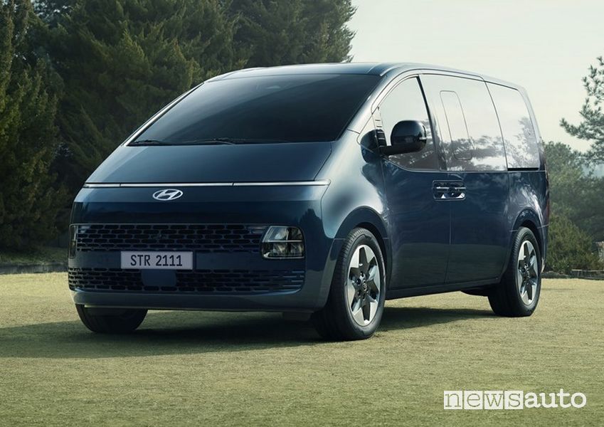 Hyundai Staria anteriore 3/4