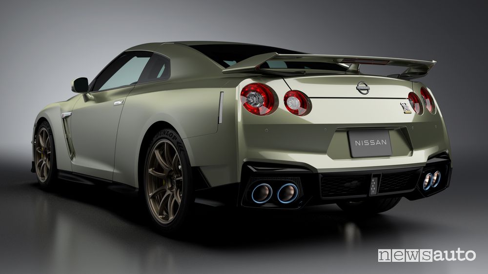Nuova Nissan GT-R Premium Edition T-Spec posteriore 3/4