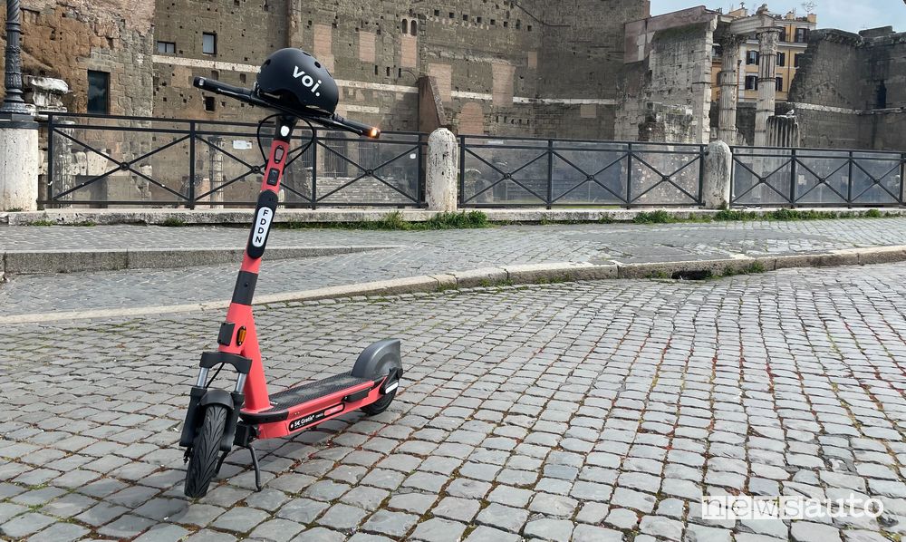 Monopattini elettrici VOI a Roma