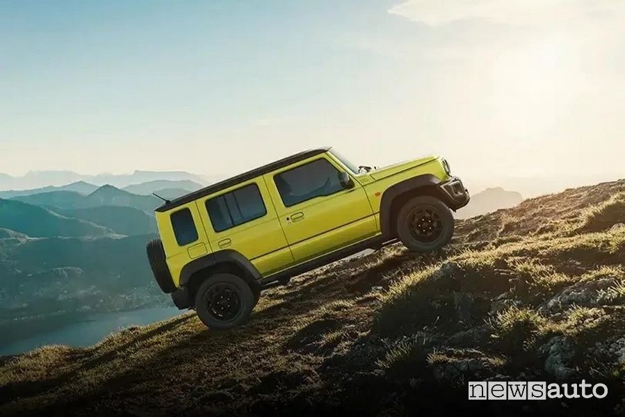 Suzuki Jimny 5 porte laterale