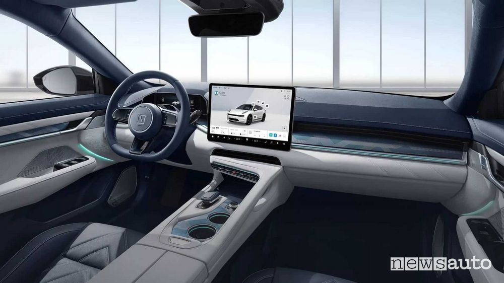 Zeekr 001 display infotainment abitacolo