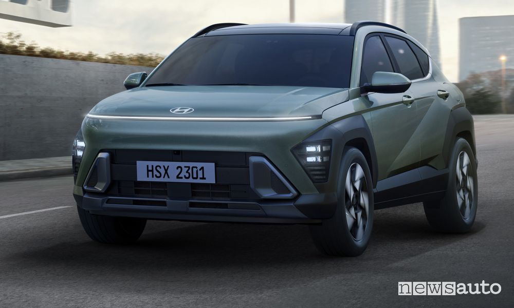 Nuova Hyundai Kona HEV anteriore 3/4 su strada
