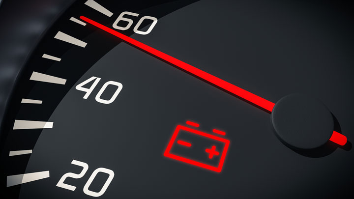 Spia accesa con simbolo batteria segnala guasto all'alternatore