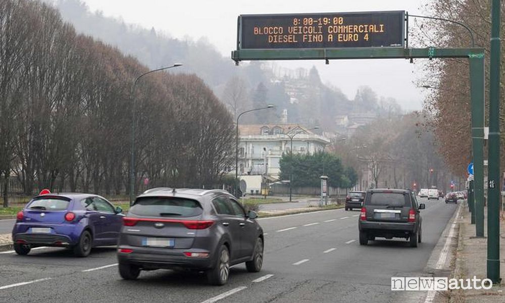 Rinvio stop auto diesel Euro 5 in Piemonte