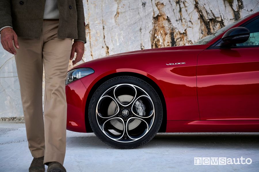 Alfa Romeo Giulia 2023 cerchi in lega