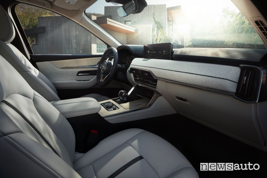 Mazda CX-90 plancia abitacolo