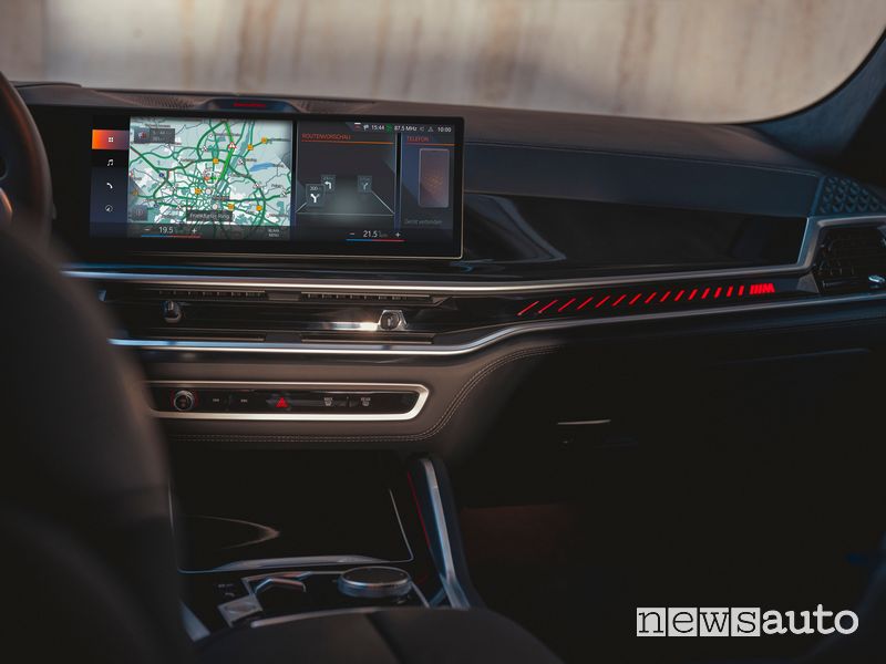 Nuova BMW X6 M60i plancia infotainment