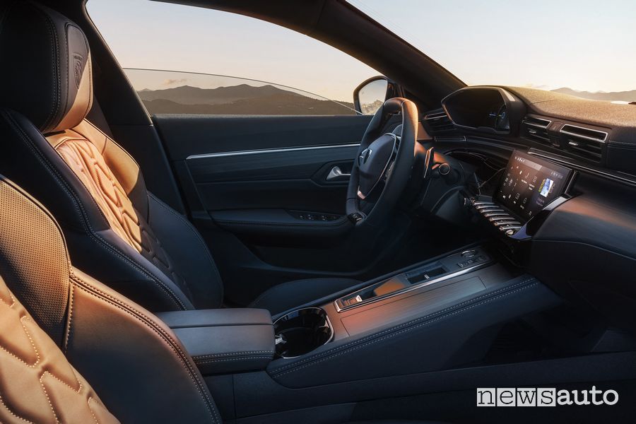 Nuova Peugeot 508 GT abitacolo