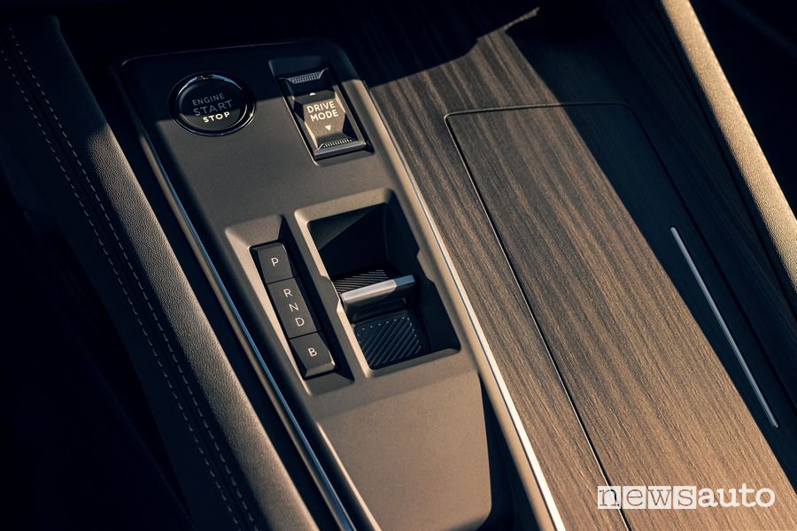Nuova Peugeot 508 GT comandi cambio abitacolo