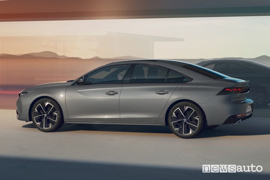 Nuova Peugeot 508 GT laterale