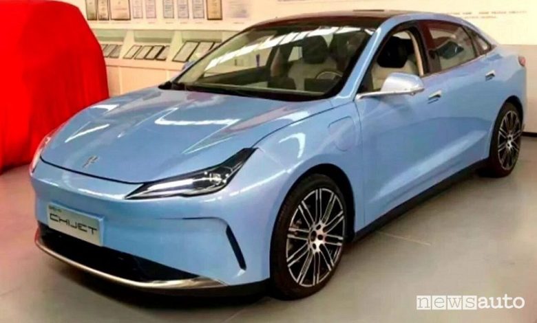 Auto elettrica con batteria allo stato solido