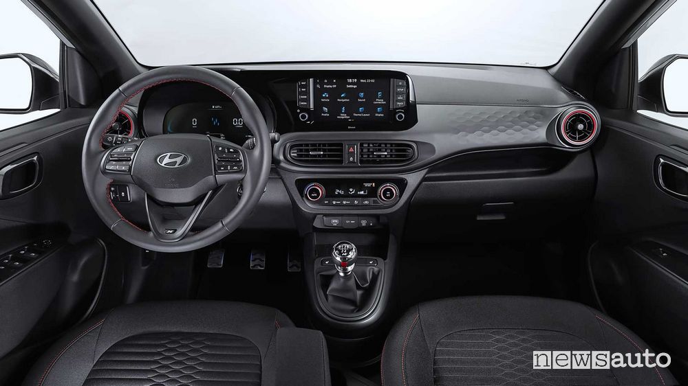 Hyundai i10 N Line 2023 plancia abitacolo