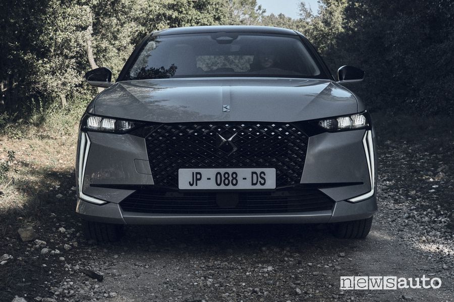 DS 4 Esprit De Voyage frontale firma luminosa
