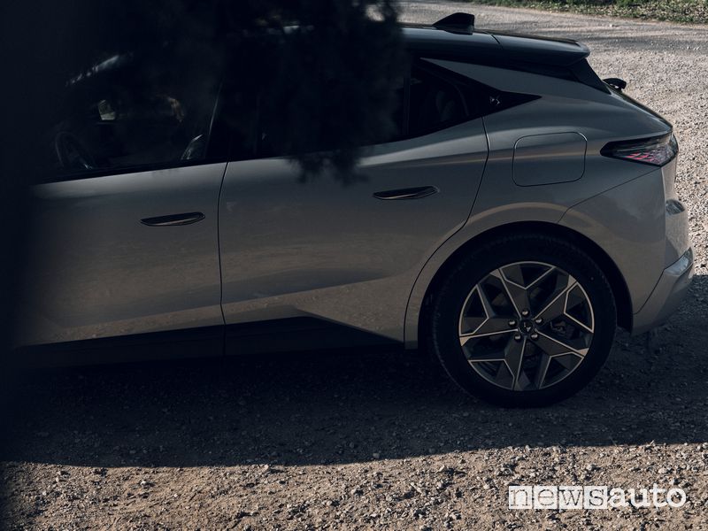 DS 4 Esprit De Voyage cerchi in lega da 20" posteriori