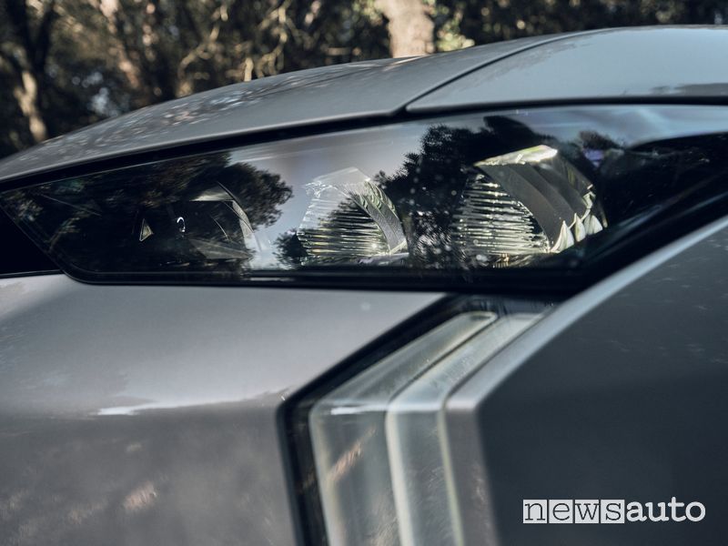 DS 4 Esprit De Voyage faro anteriore