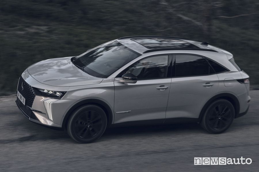 DS 7 Esprit De Voyage su strada