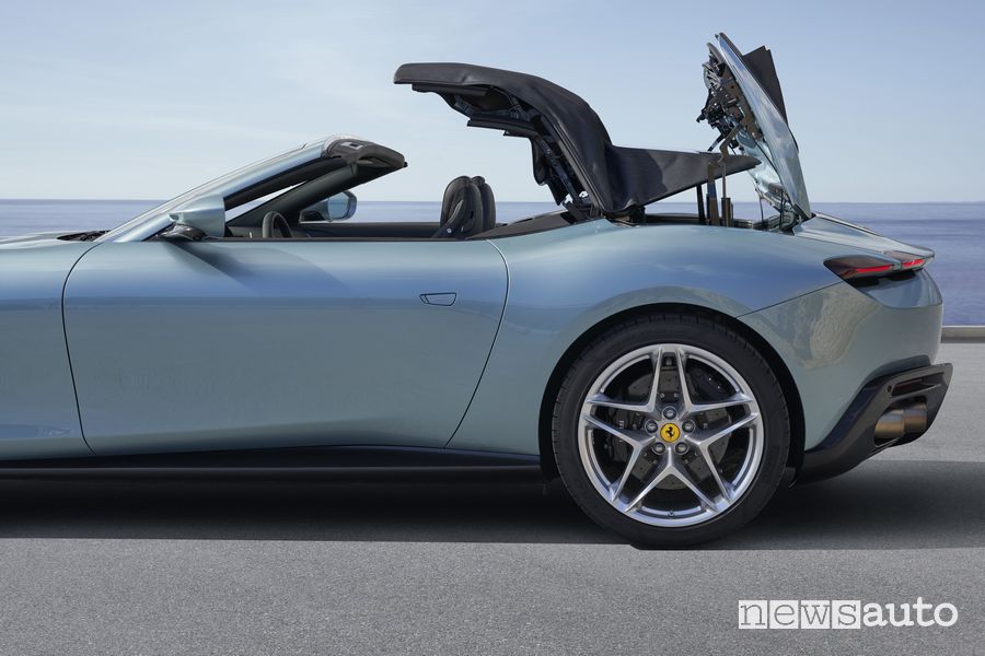 Ferrari Roma Spider apertura capote
