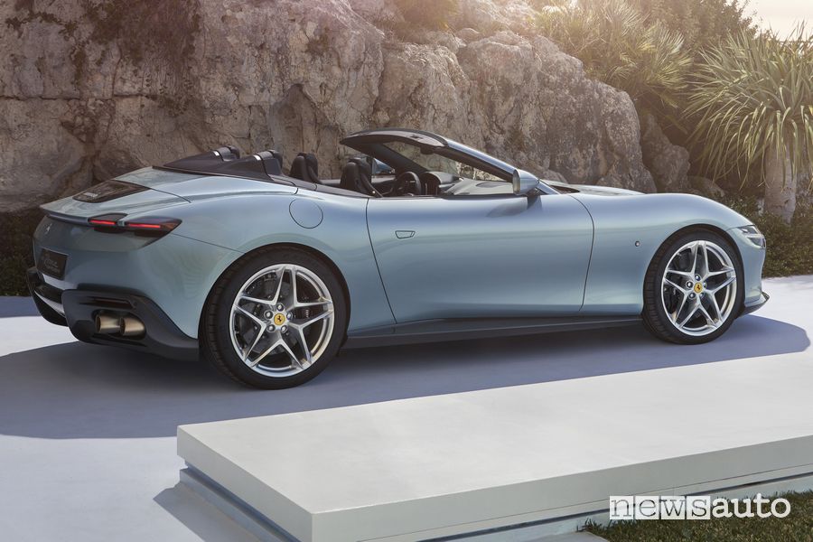 Ferrari Roma Spider posteriore 3/4