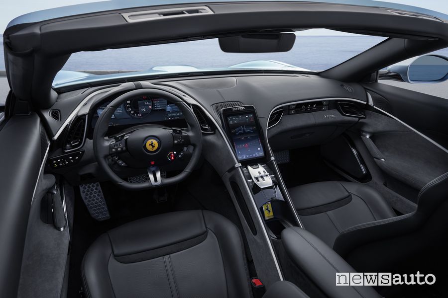 Ferrari Roma Spider plancia abitacolo