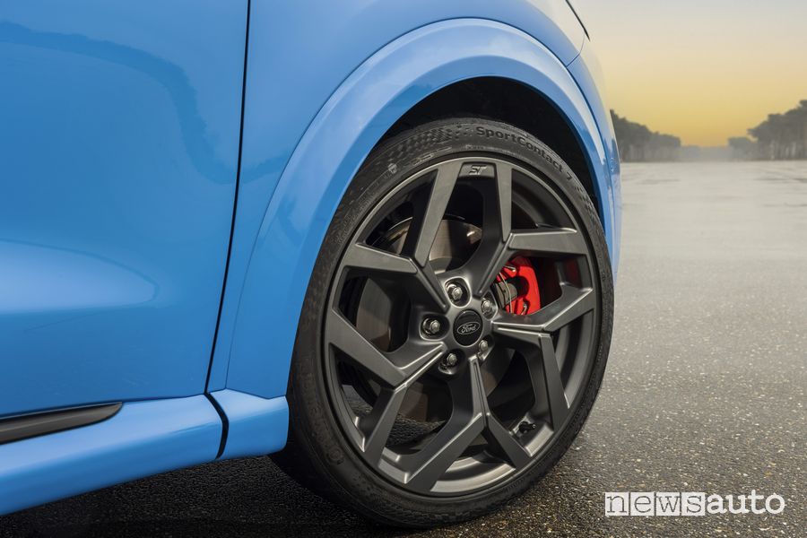 Ford Puma ST Powershift cerchi in lega da 19" e freni