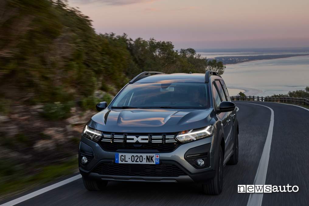 Frontale Dacia Jogger Hybrid 140 7 posti