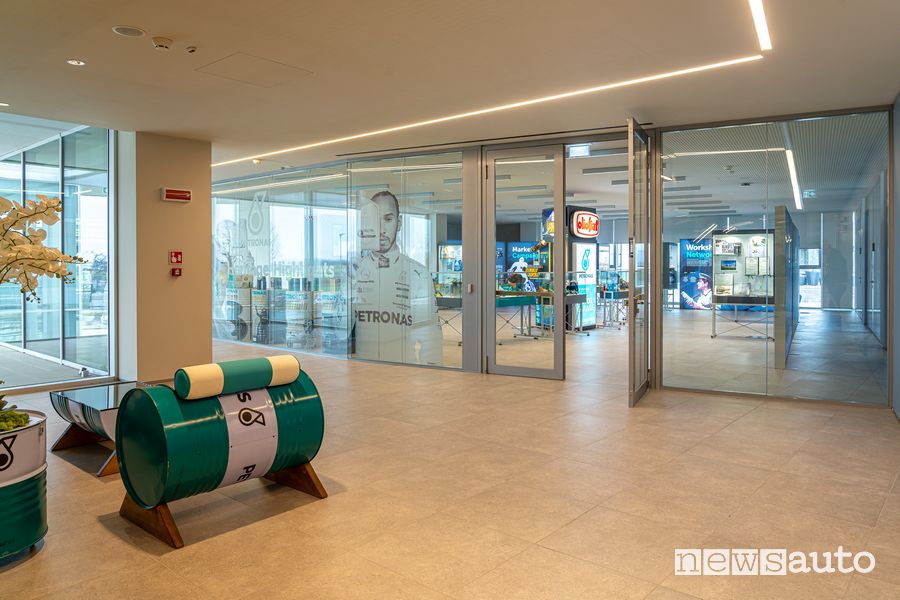 L'ingresso della Heritage Highlights nella sede Petronas di Santena